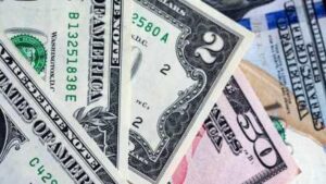 Jelang Perilisan Data Penting, Dolar AS Menguat Awal Minggu