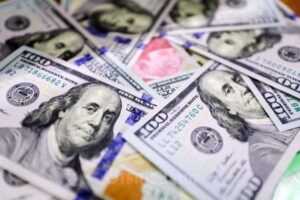 Dolar AS Naik Makin Dekat Level Tertinggi Dua Bulan