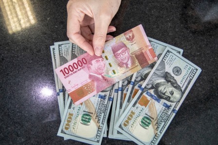 Kurs Rupiah Melemah, Pergerakannya Dipengaruhi Hutang AS