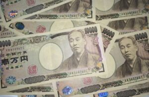 Boj Tahan Suku Bunga, Yen Tertekan