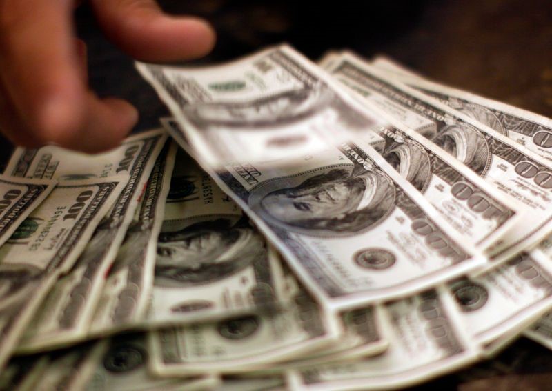 dolar terperosok level terendah