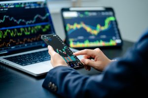Saham Syariah vs Konvensional